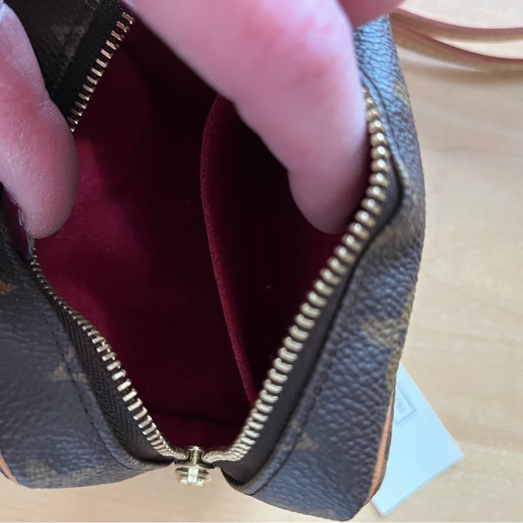 Auth Louis Vuitton Card/Coin Holder Wristlet - Picture 5 of 9